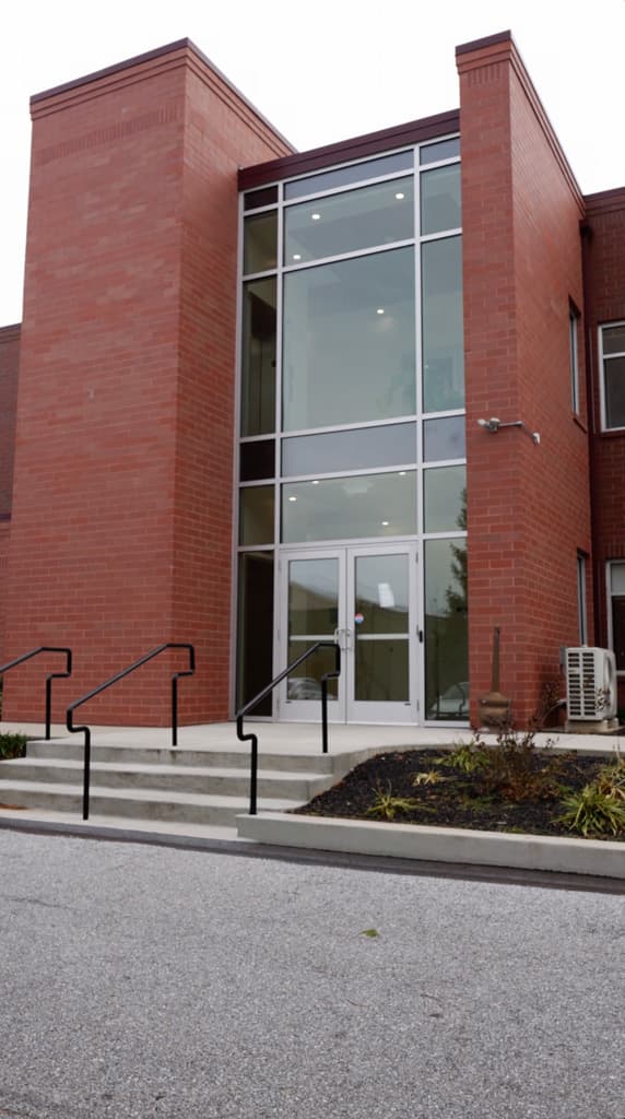 Exterior del edificio de ladrillo rojo en 385 Starr Road, Landenberg, sede de New Garden Family Dentistry